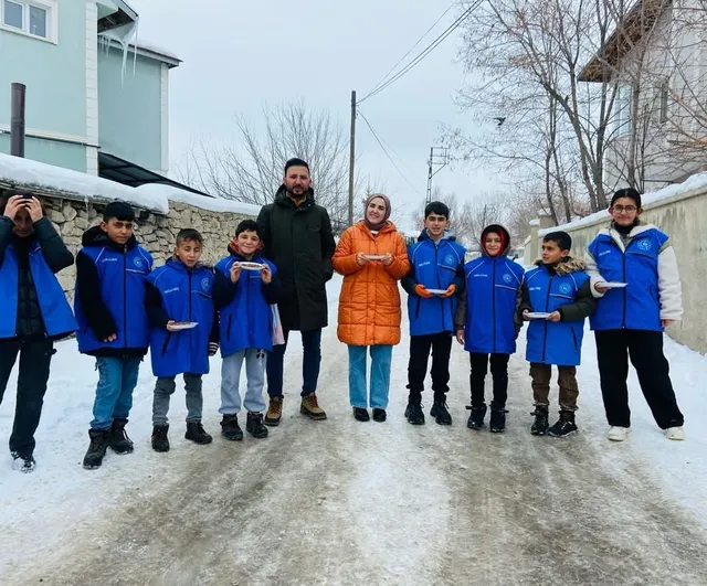 Diyadin'de Gençlerden Sokak Hayvanlarına Destek: Kış Kulübü ile Değerler Eğitimi