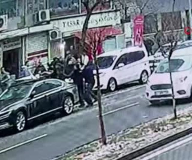 Diyarbakır’da Düğünde Husumetli Aileler Arasında Kavga Bağlar’da Sokağa Taştı