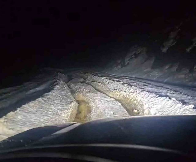 Düzce'de karda mahsur kalan aile ve jandarmayı DÜSOFF Başkanı Mehmet Albayrak kurtardı