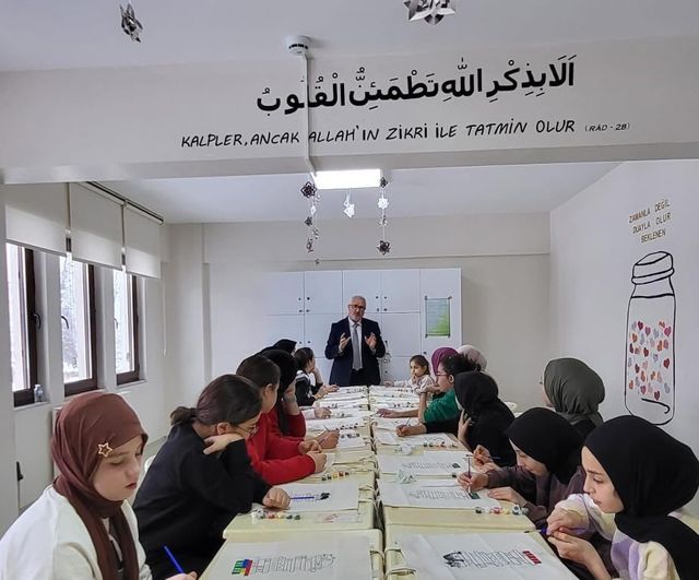 Düzce'de ortaokul öğrencileri 'Gençliğe Değer' ara dönem kampında buluştu