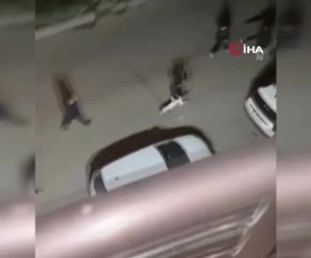 Esenyurt Çınar Mahallesi'nde Gençler Arasında Çıkan Kavgada Bıçakla Yaralanma — O Anlar Kamerada