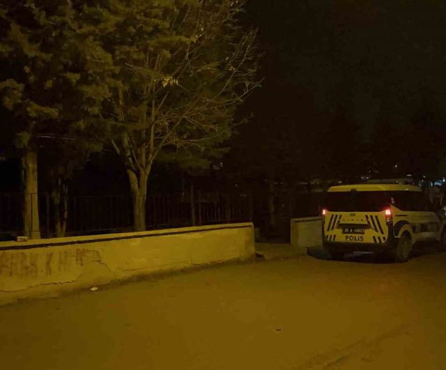 Eskişehir'de okul bahçesinde baba darbedildi, 17 yaşındaki oğlu bıçaklandı — 3 şüpheli tutuklandı