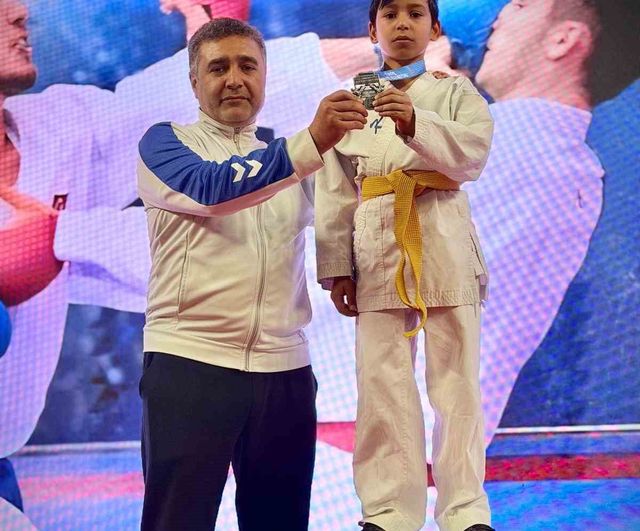 Eyyübiyeli minik karateci Mehmet Ali Ataş Türkiye ikincisi oldu