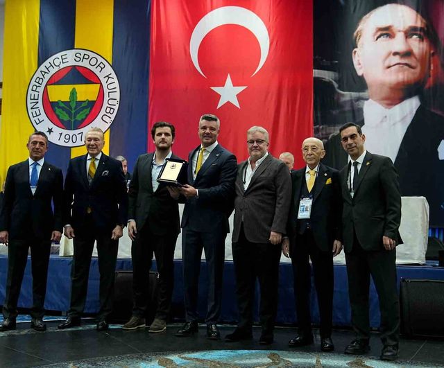 Fenerbahçe, Ali Şen'e 50. Yıl Plaketi Verdi