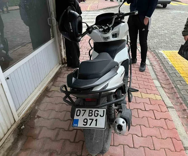 Gazipaşa'da otomobil ile motosiklet çarpıştı: 2 yaralı