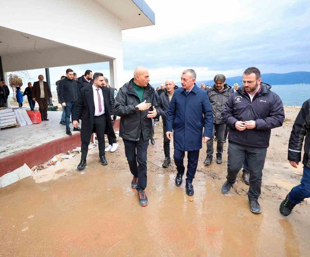 Gölcük Ulaşlı'da üç proje tamamlanıyor: Kıyı düzenlemesi, iki kafe ve D-130 alt geçidi yaz sezonuna yetişecek