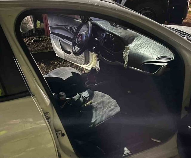 Gönen'de park halindeki otomobilde patlama sonucu 2 kişi yaralandı