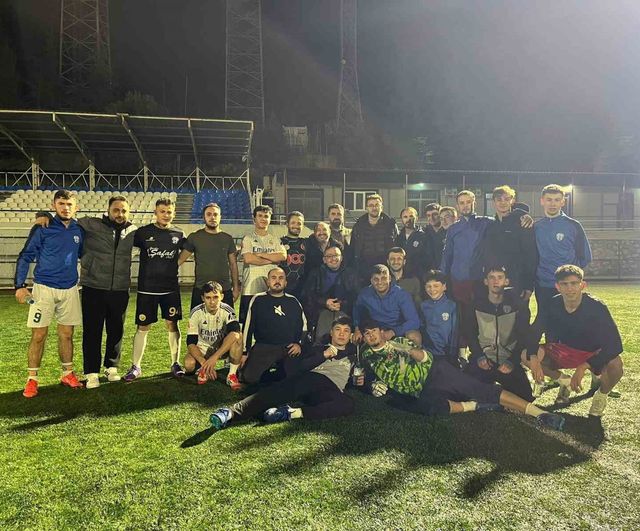 Gördes Engelliler Derneği Altıntaş Spor’a Destek Ziyareti Yaptı