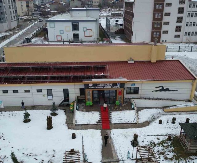 Göztepe Hatice Akbaş Yarı Olimpik Yüzme Havuzu’nda yeni dönem: Kurslar genişliyor, lisanslı sporcu sayısı artıyor