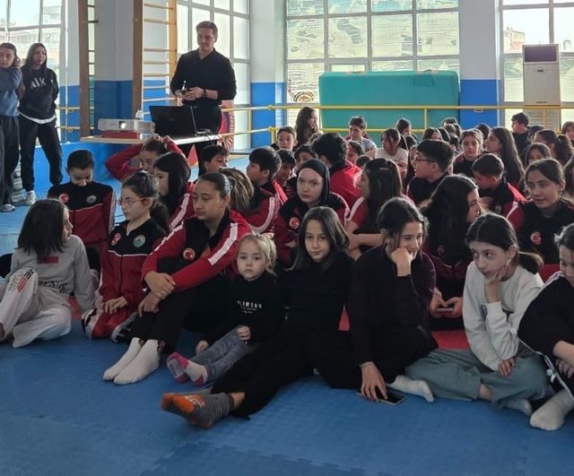 İlkadım Belediyesi sporculara beslenme ve psikolojik destek eğitimleri başlattı
