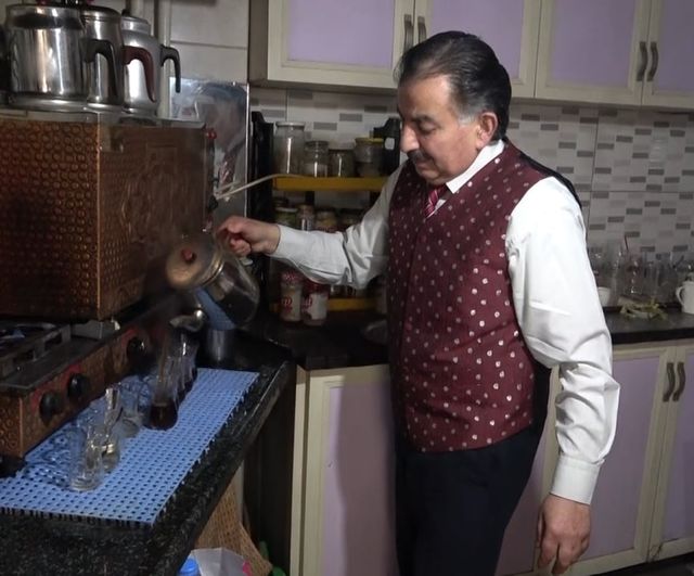 Isparta’da 'Moral İstasyonu': Ramazan Akden’in çay ocağı türküyle stres atma mekanı oldu