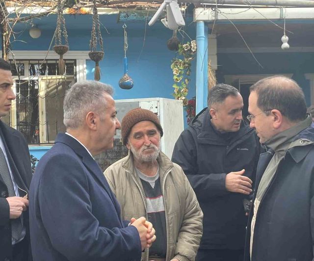 İzmir'de şiddetli fırtına Kemalpaşa'da 9 fabrikayı vurdu; 5 konut ve 5 araç hasar gördü