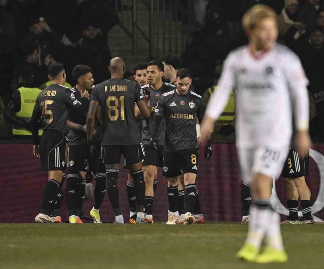Karabağ, 90+4'te gelen golle Eintracht Frankfurt'u 3-2 mağlup etti ve play-off umutlarını sürdürdü