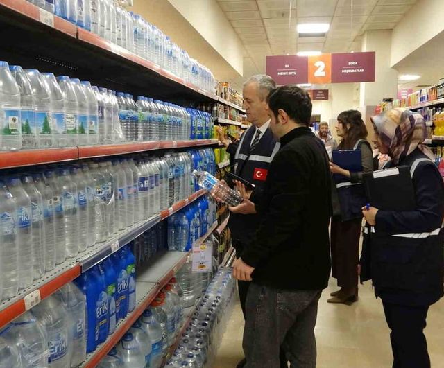 Kastamonu'da Ramazan Öncesi Market ve Restoran Denetimleri: 2025'te 9.262 Firma İncelendi, Yaklaşık 2 Milyon TL Ceza Uygulandı