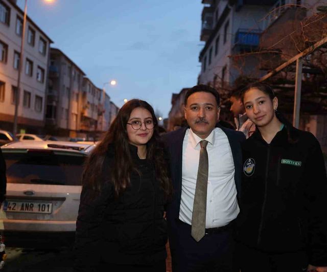 Kayseri Valisi Gökmen Çiçek, Yeni Mahalle'de Vatandaşın Çay Davetini Kabul Etti