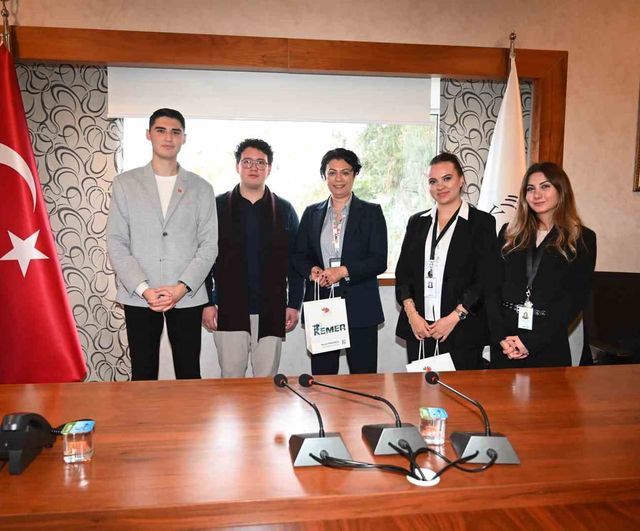 Kemer Gençlik Meclisi ile LÖSEV ortak projeler için toplantı gerçekleştirdi