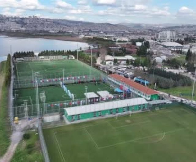Kocaeli Büyükşehir yenilenen 3.500 m² Kocaelispor Vinsan Altyapı Tesislerini tanıttı