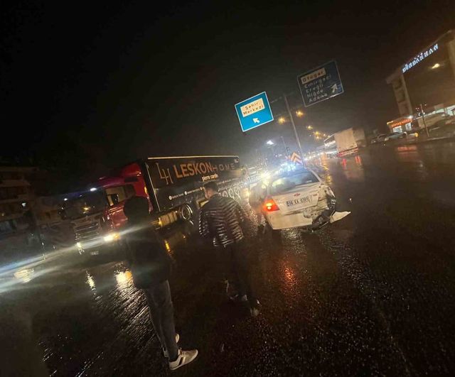 Konya'da tır otomobile çarptı: 2 kişi hafif yaralandı