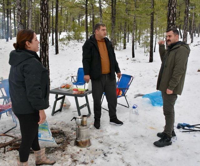 Köyceğiz Sandras Dağı'nda kar keyfi: Kaymakam Mert Kumcu vatandaşlara katıldı