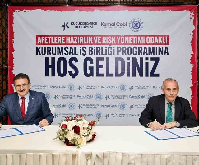 Küçükçekmece Belediyesi ve İstanbul Aydın Üniversitesi Afetlere Hazırlık Protokolü İmzaladı