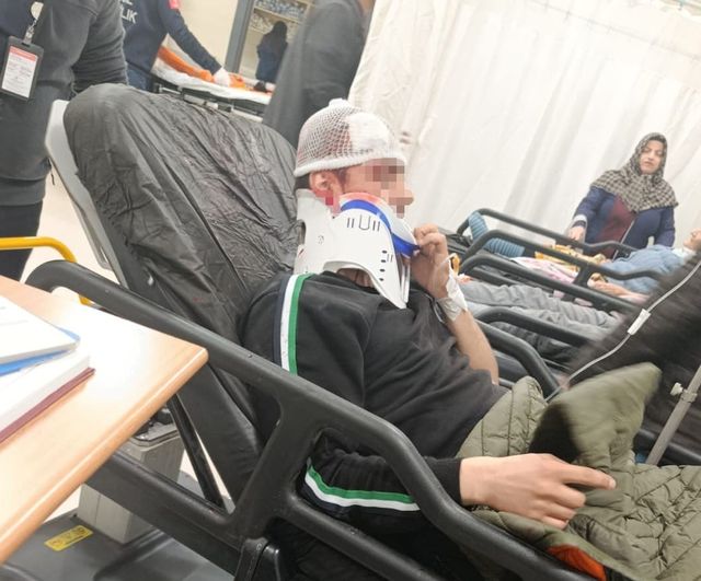 Malatya'da otobüs ile otomobil çarpıştı: 2 kişi yaralandı