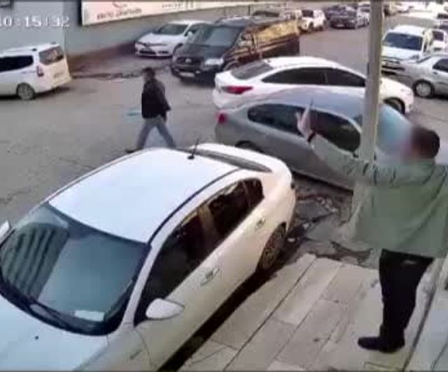 Mardin Kızıltepe'de Silahlı Kavga: 1 Ölü, 4 Yaralı; Güvenlik Kamerası Görüntüleri Ortaya Çıktı