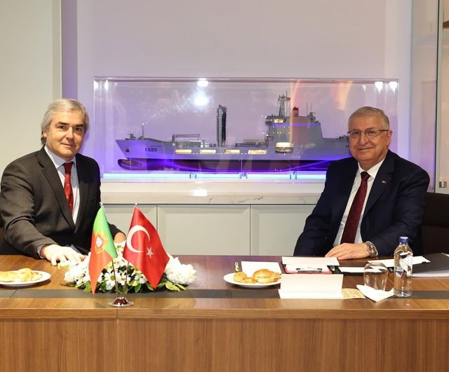 Milli Savunma Bakanı Yaşar Güler ile Portekiz Savunma Bakanı Nuno Melo, kızağa koyma töreni sonrası toplantı gerçekleştirdi