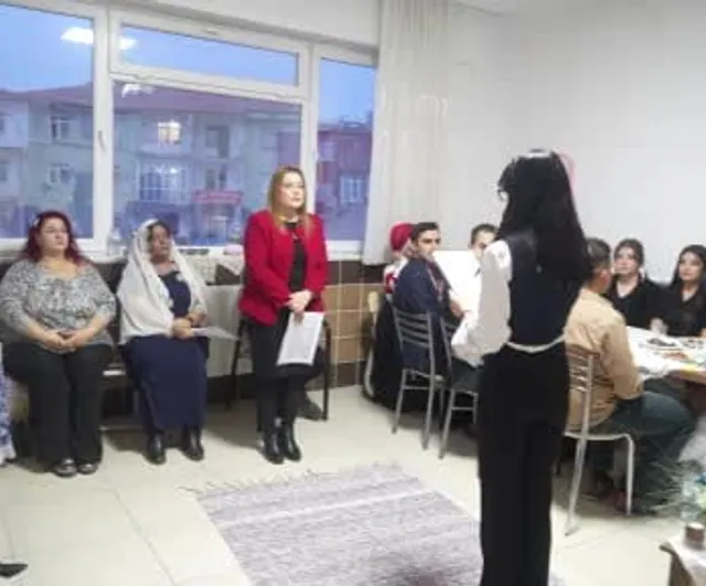 Niğde Halk Eğitim Merkezi'nin drama kursu katılımcılara özgüven ve iletişim kazandırıyor