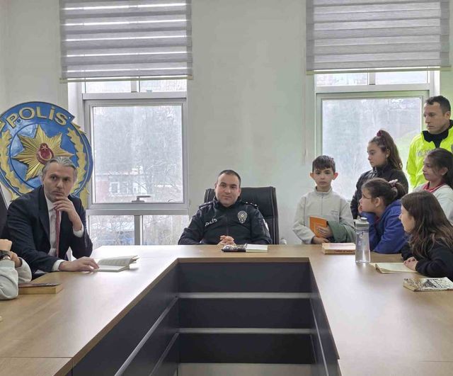 Ordu Çatalpınar'da 'Birlikte Okuyoruz' Projesi Kapsamında Öğrenciler Emniyet Amirliğinde Kitap Okudu