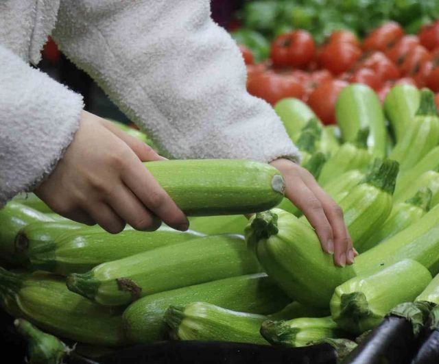 Sakarya pazarlarında kış sebzeleri rağbet görüyor