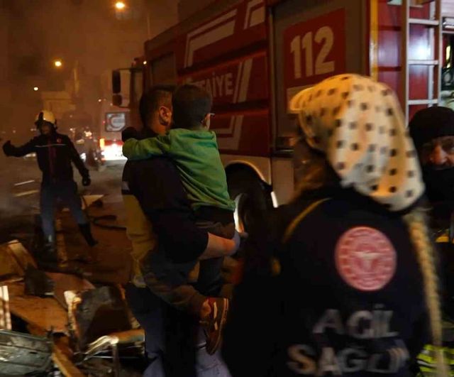 Samsun'da bodrum yangını: İlkadım'da 8 kişi dumandan etkilendi