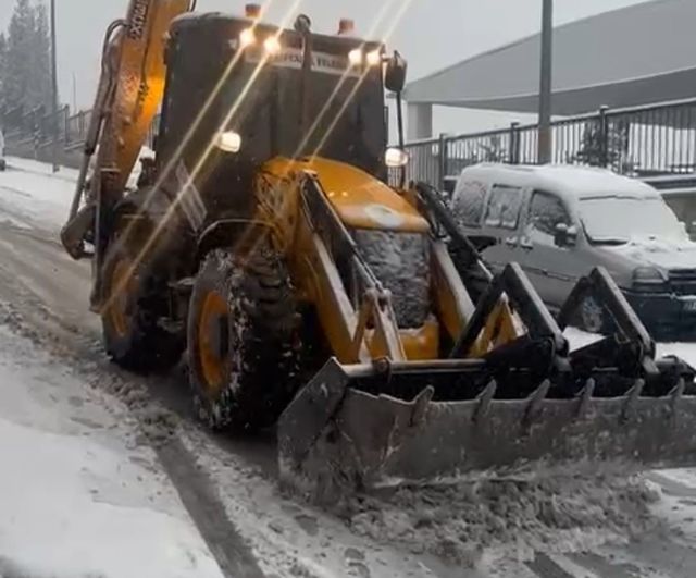 Şehitkamil'de Kar Seferberliği: Belediye Ekipleri 24 Saat Sahada