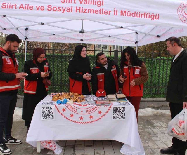 Siirt'te 'İlk Öğretmenim Ailem' ve 'Çocuklar Güvende' uygulamaları Güres Caddesi'nde tanıtıldı