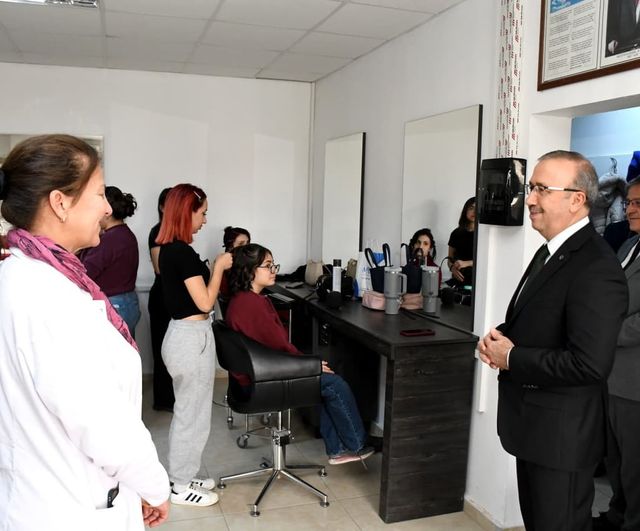 Sinan Aydın, Tepebaşı Halk Eğitimi Merkezi'ndeki Çalışmaları Yerinde İnceledi