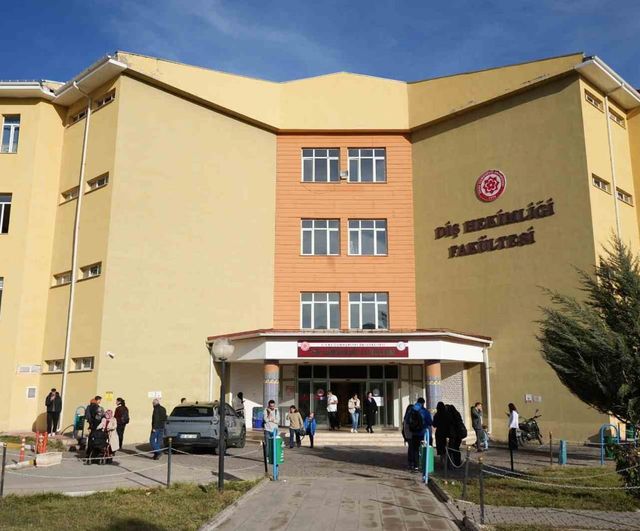 Sivas Cumhuriyet Üniversitesi Diş Hekimliği Fakültesi'ne Koşullu Akreditasyon Verildi