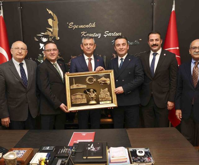 Sivrihisar heyeti TBMM’de: Başkan Dökmeci, CHP Genel Başkanı Özgür Özel ile görüştü