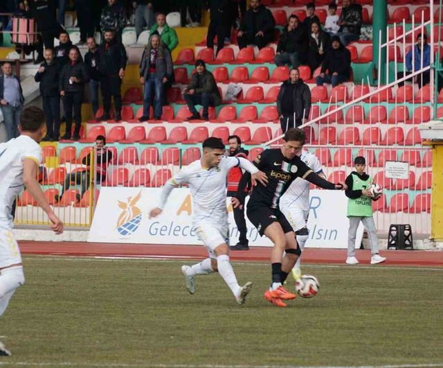 TFF 2. Lig: Isparta 32 Spor 1-0 Menemen FK — Ziya Alkurt 58. dakikada golü kaydetti