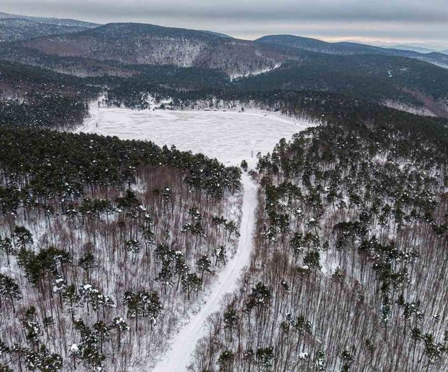 Tokat Reşadiye’de Kurt Gölü'nün Kış Manzarası Dronla Görüntülendi