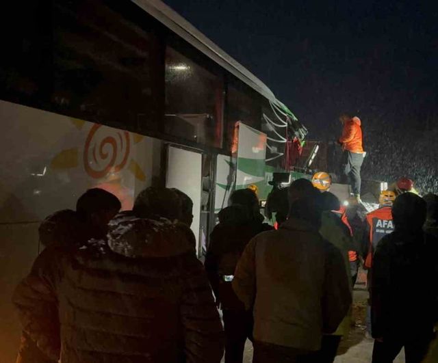 Tokat’ta otobüs ile tır çarpıştı: 1 kişi hayatını kaybetti, 13 yaralı
