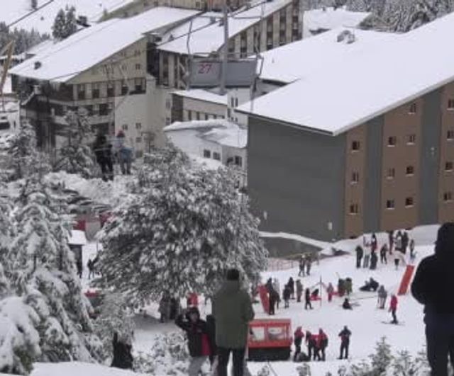 Uludağ'da Fahri Otel telesiyejinde arıza: 52 tatilci kurtarıldı, 8 kişinin tahliyesi sürüyor