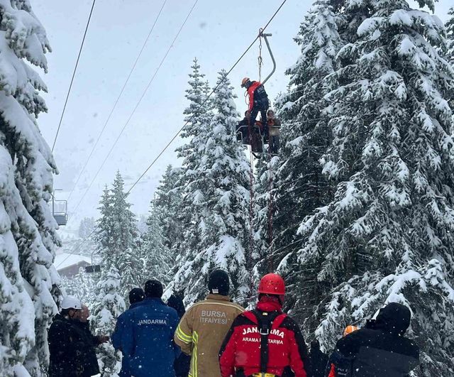Uludağ'da Fahri Otel telesiyejinde arıza: Mahsur kalan tatilcilerin tamamı kurtarıldı