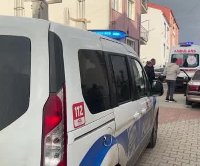 Uşak'ta Bahçesindeki Fırını Yıkarken Baca Duvarının Altında Kalan Kişi Yaralandı