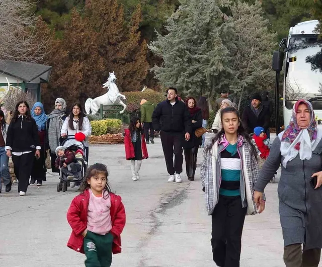 Yarıyıl tatilinde Gaziantep Doğal Yaşam Parkı'na ziyaretçi yoğunluğu