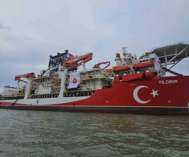 Yıldırım Derin Deniz Sondaj Gemisi Filyos Limanı'nda Havadan Görüntülendi