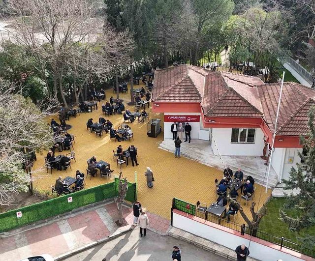 Yunusemre Emekli Kafe Laleli'de açıldı: İlk günde yoğun ilgi ve uygun fiyatlar