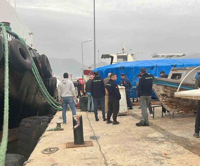 Alanya Balıkçı Barınağı'nda denizde erkek cesedi bulundu