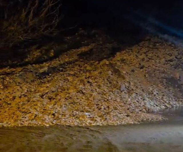 Aydın'da sağanak ulaşımı aksattı: Söke ve Kuşadası yolları kısa süre trafiğe kapandı