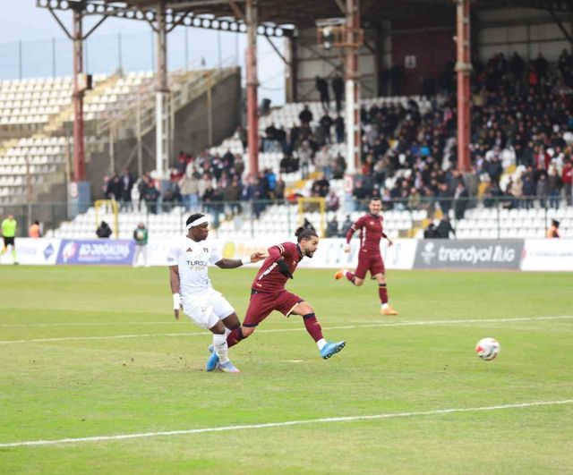 Bandırmaspor 2-0 Van Spor FK — Kehinde ve Emirhan Acar golleri, Ivan Cedric kırmızı kart
