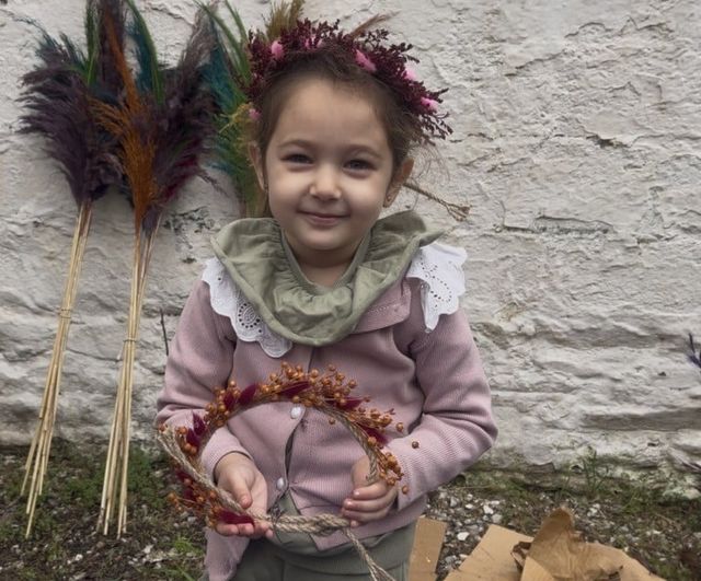 Bayındır'da 5. Turan Mahallesi Nergis ve Kuru Çiçek Festivali yağışa rağmen yoğun ilgi gördü