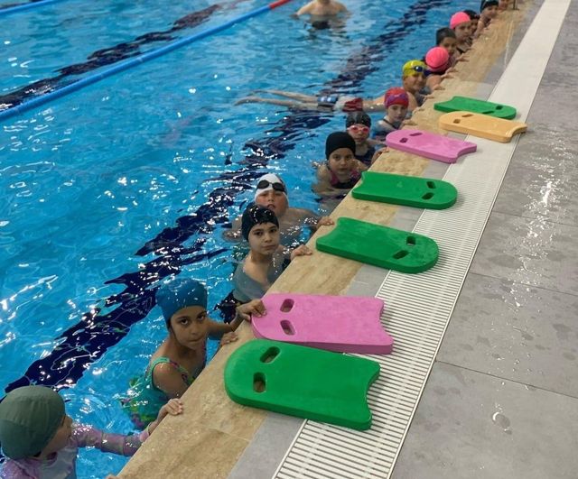 Bilecik’te Spor Okulları'nda yüzme antrenmanları devam ediyor